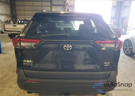 2021 Toyota Rav4 Xle z USA, uszkodzony, nr VIN 2T3P1RFV0MC249999